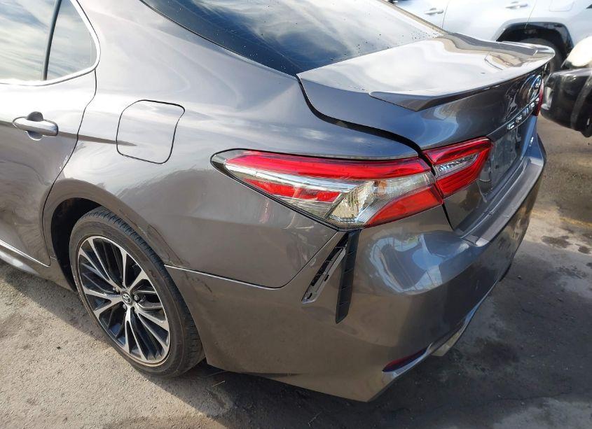 Photo 20 of 2018 Toyota Camry SE (VIN 4T1B11HK5JU124756)