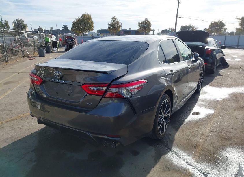 Photo 4 of 2018 Toyota Camry SE (VIN 4T1B11HK5JU124756)