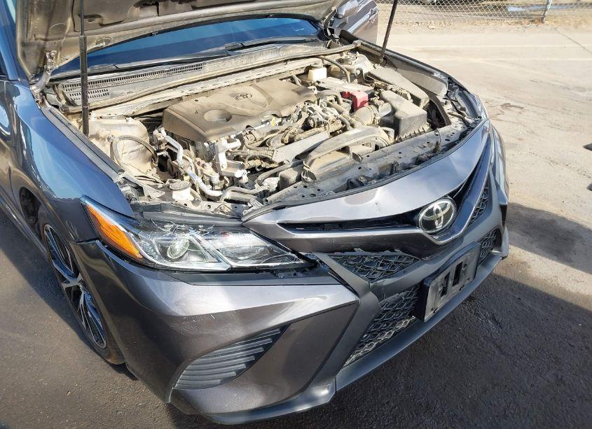 Photo 6 of 2018 Toyota Camry SE (VIN 4T1B11HK5JU124756)
