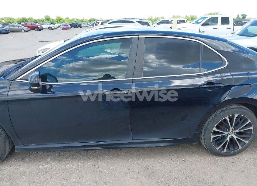 Photo 15 of 2018 Toyota Camry SE (VIN 4T1B11HK5JU127494)