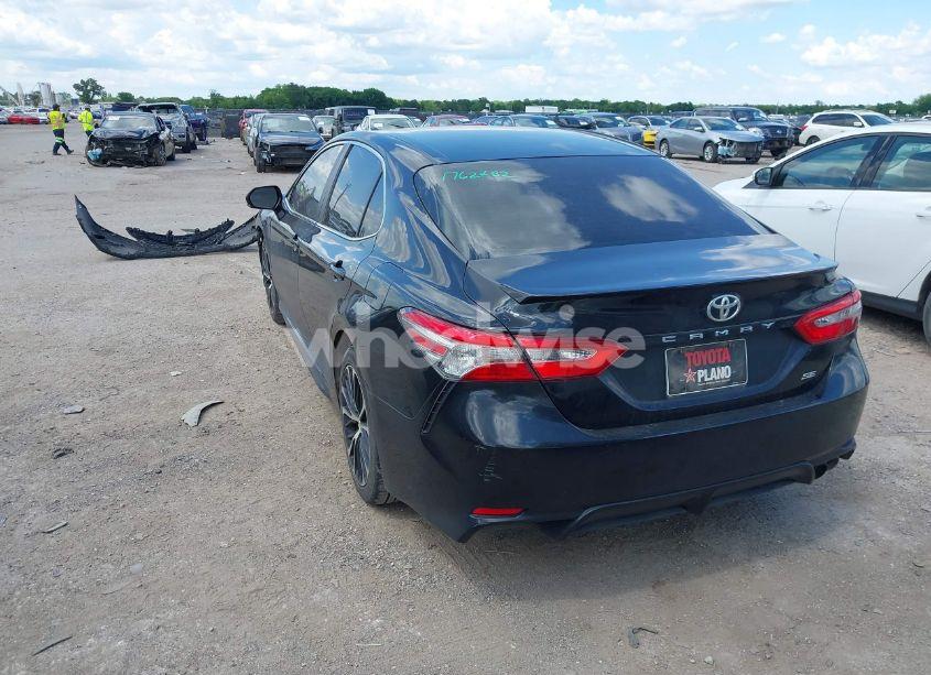 Photo 3 of 2018 Toyota Camry SE (VIN 4T1B11HK5JU127494)