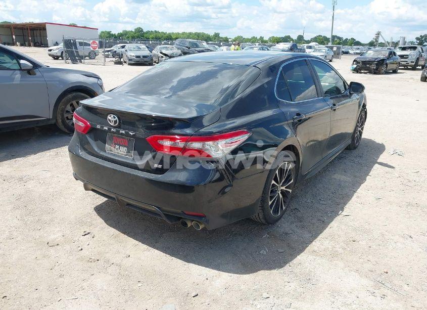 Photo 4 of 2018 Toyota Camry SE (VIN 4T1B11HK5JU127494)