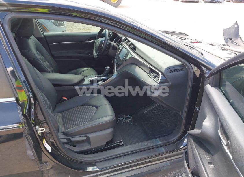 Photo 5 of 2018 Toyota Camry SE (VIN 4T1B11HK5JU127494)