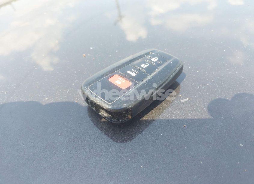 Photo 11 of 2018 Toyota Camry LE (VIN 4T1B11HK5JU140357)