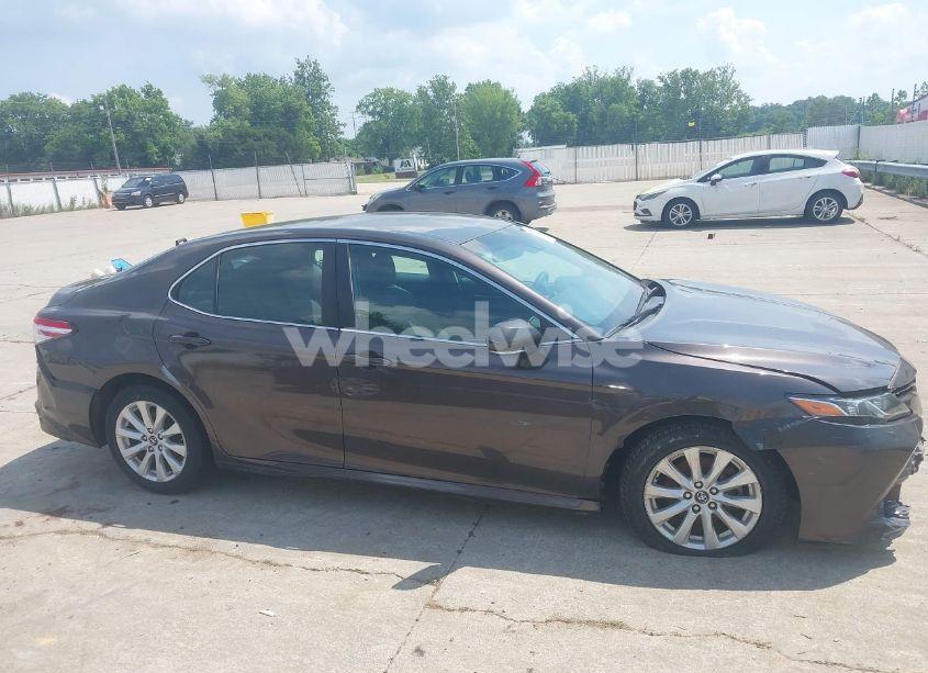 Photo 14 of 2018 Toyota Camry LE (VIN 4T1B11HK5JU140357)