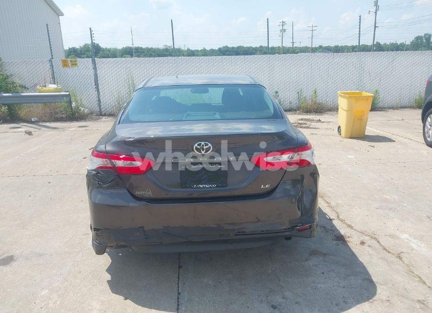 Photo 17 of 2018 Toyota Camry LE (VIN 4T1B11HK5JU140357)