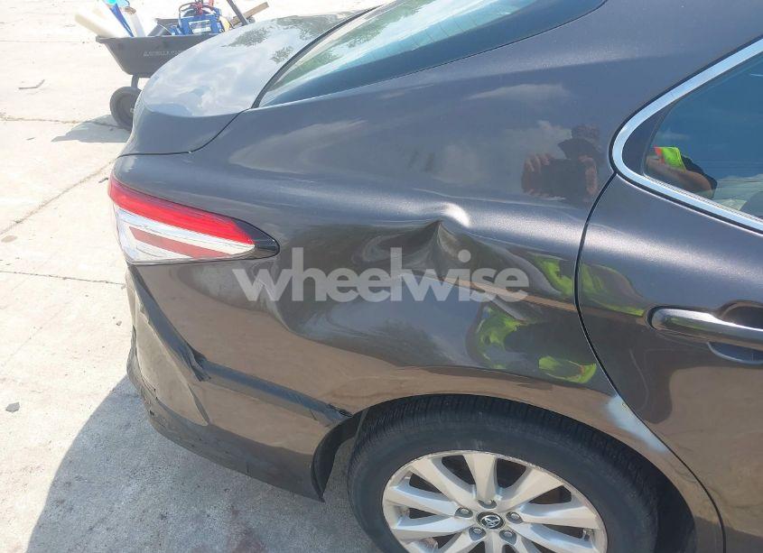 Photo 19 of 2018 Toyota Camry LE (VIN 4T1B11HK5JU140357)