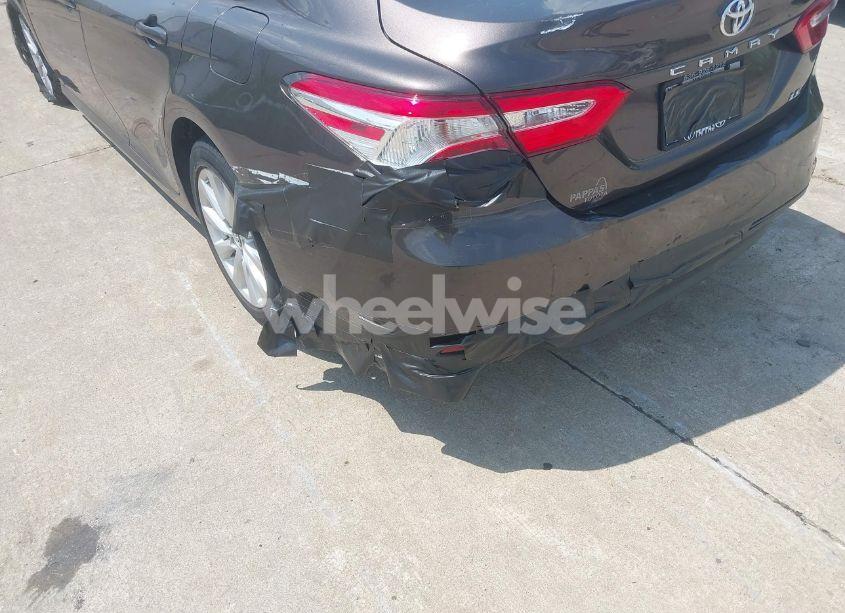 Photo 20 of 2018 Toyota Camry LE (VIN 4T1B11HK5JU140357)