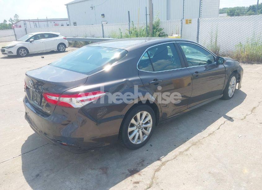 Photo 4 of 2018 Toyota Camry LE (VIN 4T1B11HK5JU140357)