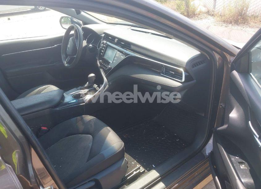 Photo 5 of 2018 Toyota Camry LE (VIN 4T1B11HK5JU140357)