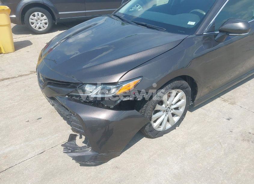Photo 6 of 2018 Toyota Camry LE (VIN 4T1B11HK5JU140357)