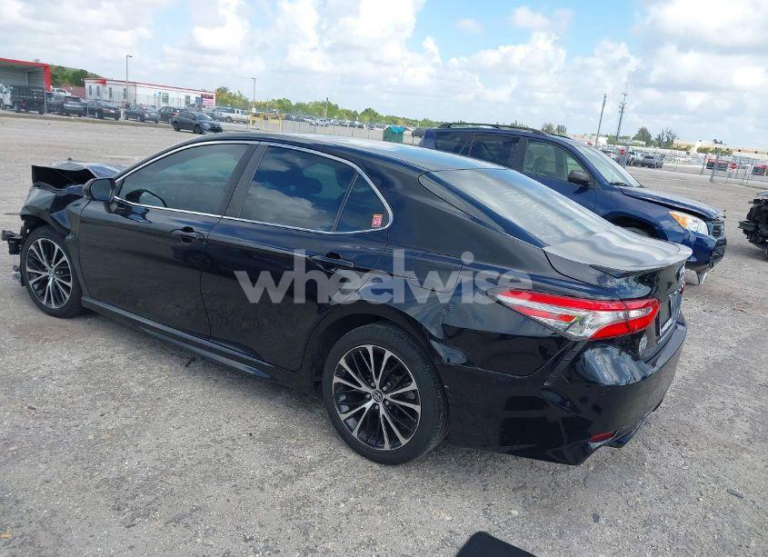 Photo 3 of 2018 Toyota Camry SE (VIN 4T1B11HK5JU141038)