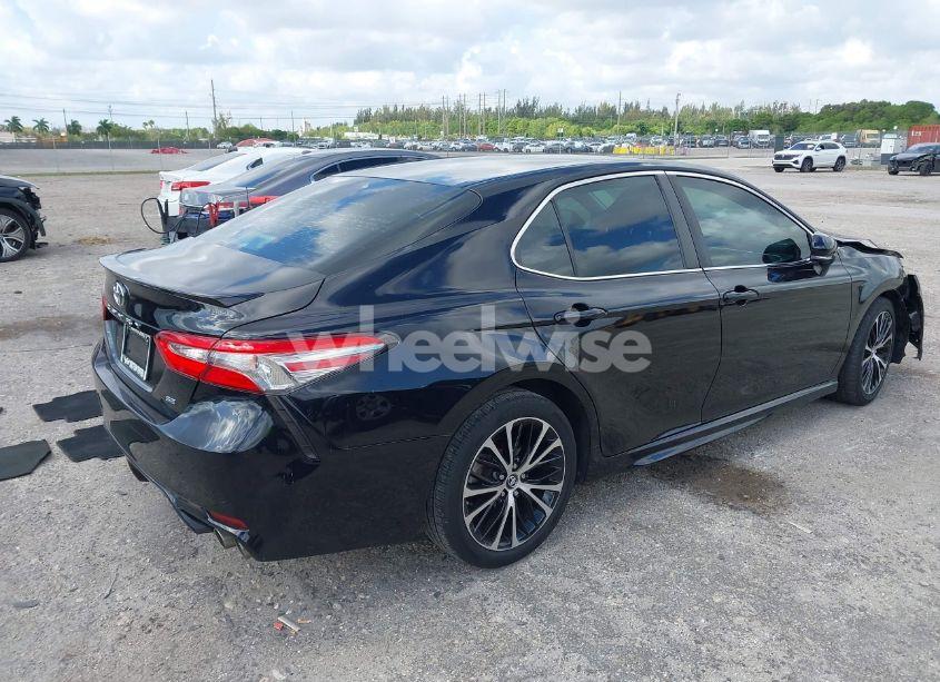 Photo 4 of 2018 Toyota Camry SE (VIN 4T1B11HK5JU141038)