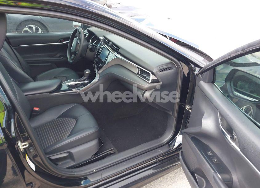 Photo 5 of 2018 Toyota Camry SE (VIN 4T1B11HK5JU141038)