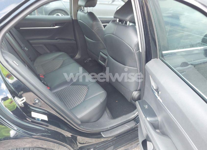 Photo 8 of 2018 Toyota Camry SE (VIN 4T1B11HK5JU141038)