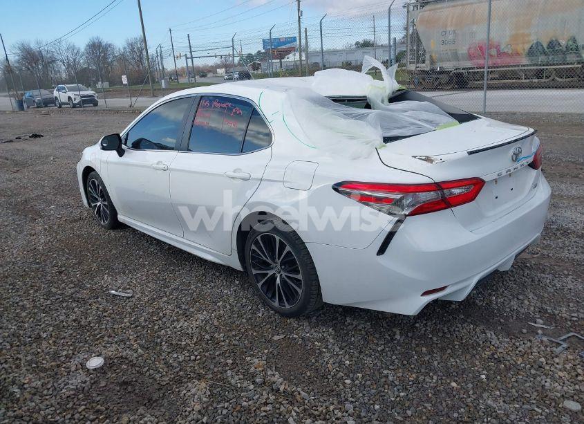 Photo 3 of 2018 Toyota Camry SE (VIN 4T1B11HK5JU151214)