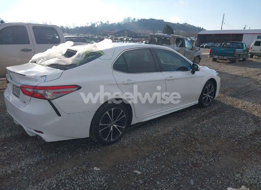 Photo 4 of 2018 Toyota Camry SE (VIN 4T1B11HK5JU151214)