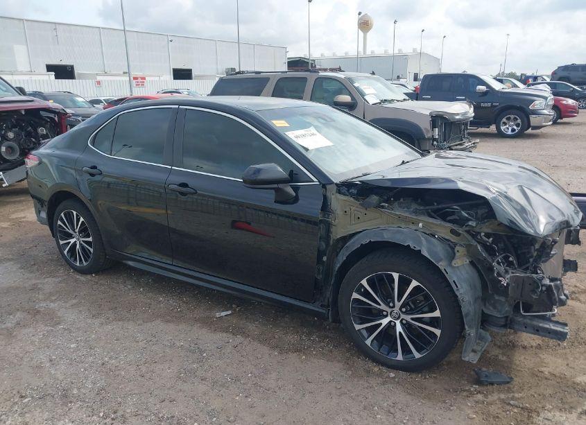 Photo 14 of 2018 Toyota Camry SE (VIN 4T1B11HK5JU153335)