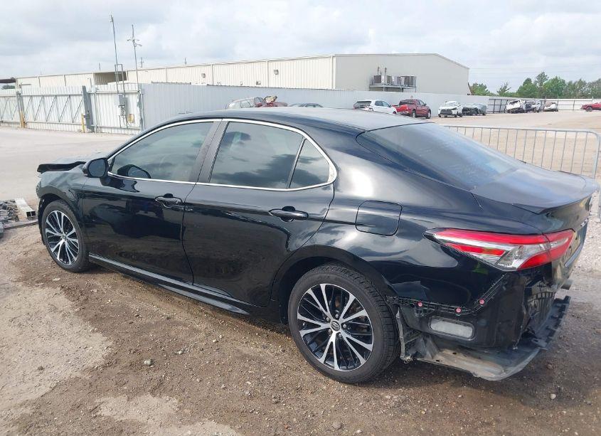 Photo 15 of 2018 Toyota Camry SE (VIN 4T1B11HK5JU153335)