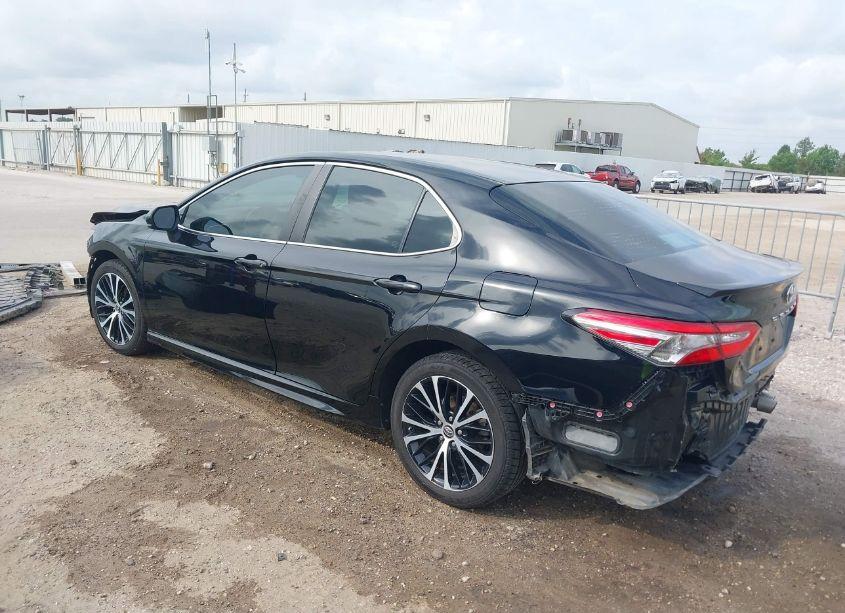 Photo 3 of 2018 Toyota Camry SE (VIN 4T1B11HK5JU153335)