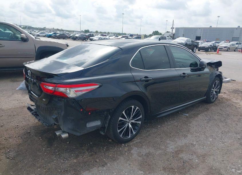Photo 4 of 2018 Toyota Camry SE (VIN 4T1B11HK5JU153335)