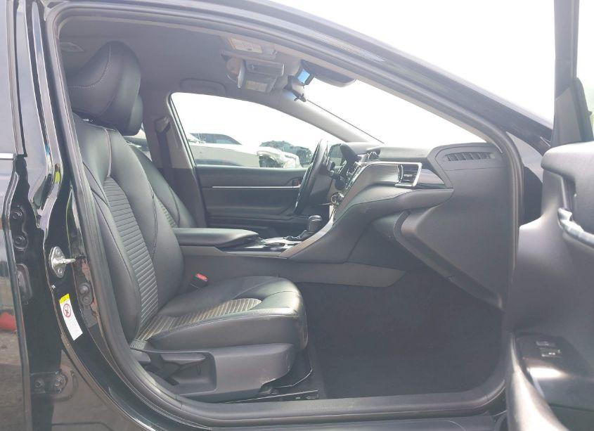 Photo 5 of 2018 Toyota Camry SE (VIN 4T1B11HK5JU153335)