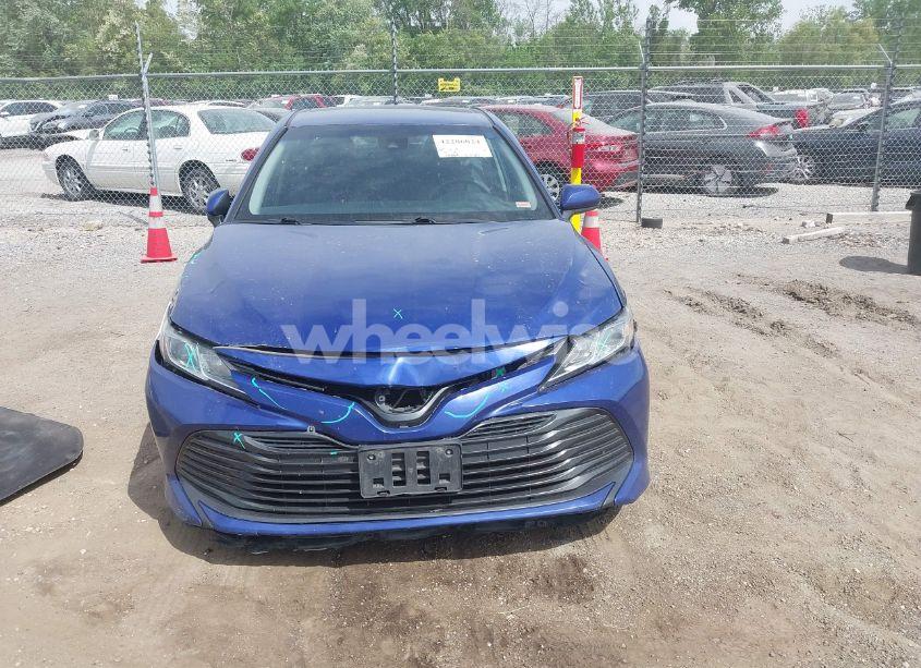 Photo 12 of 2018 Toyota Camry LE (VIN 4T1B11HK5JU511890)