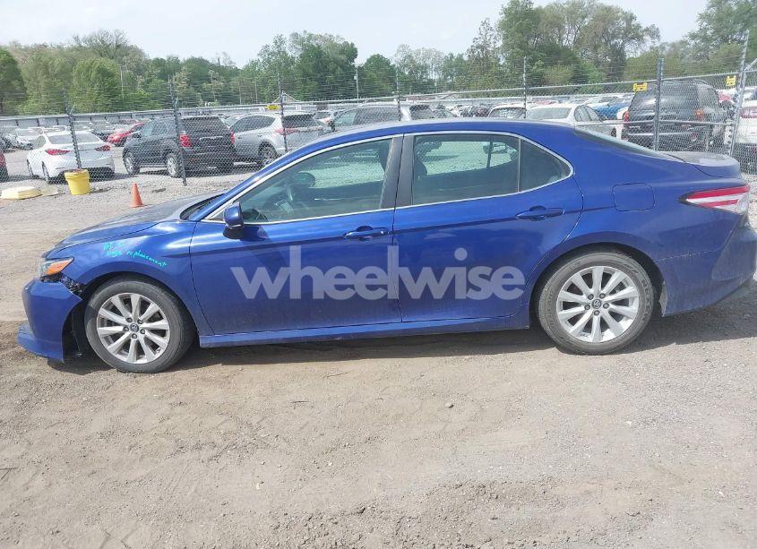 Photo 14 of 2018 Toyota Camry LE (VIN 4T1B11HK5JU511890)