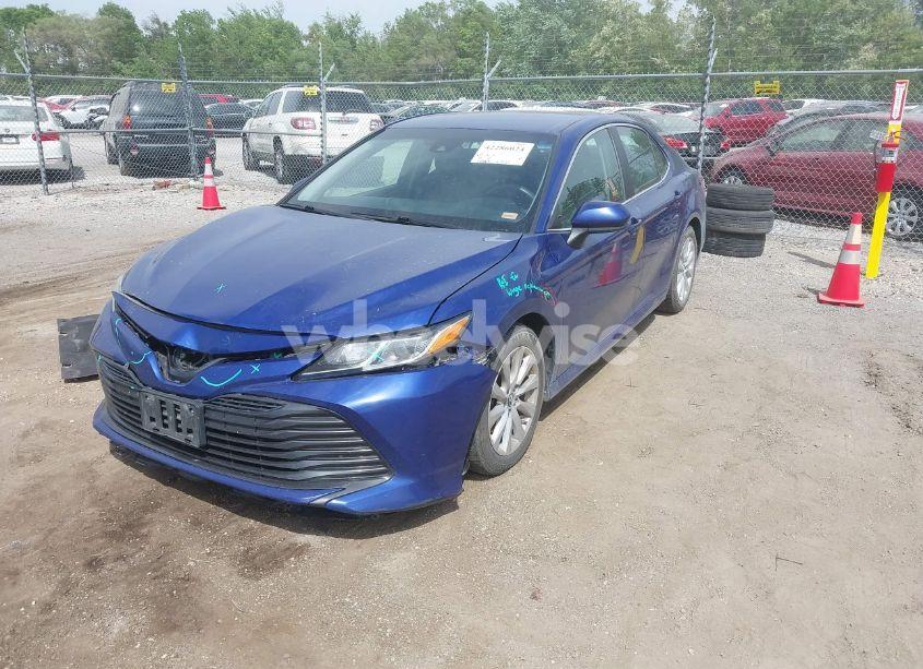 Photo 2 of 2018 Toyota Camry LE (VIN 4T1B11HK5JU511890)