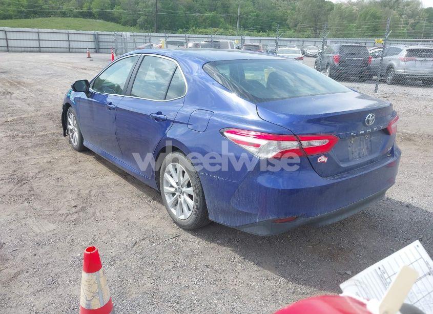 Photo 3 of 2018 Toyota Camry LE (VIN 4T1B11HK5JU511890)