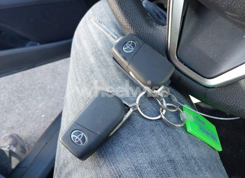 Photo 11 of 2018 Toyota Camry LE (VIN 4T1B11HK5JU520010)