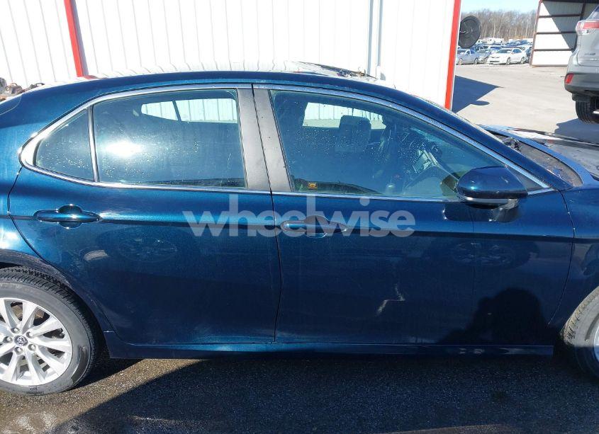 Photo 13 of 2018 Toyota Camry LE (VIN 4T1B11HK5JU520010)