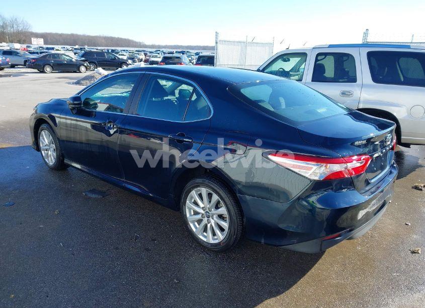 Photo 3 of 2018 Toyota Camry LE (VIN 4T1B11HK5JU520010)