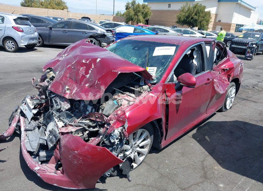 Photo 2 of 2018 Toyota Camry LE (VIN 4T1B11HK5JU527586)