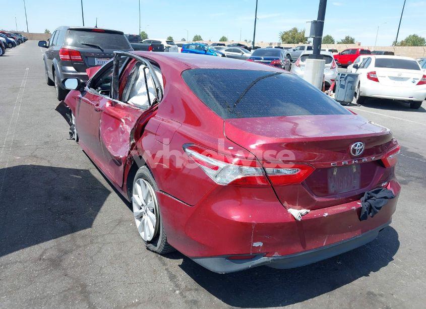 Photo 3 of 2018 Toyota Camry LE (VIN 4T1B11HK5JU527586)