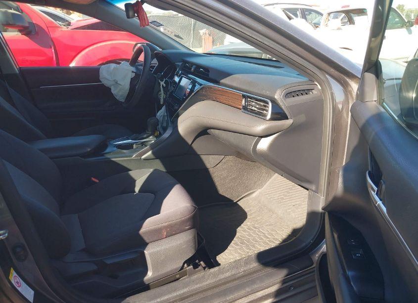 Photo 5 of 2018 Toyota Camry LE (VIN 4T1B11HK5JU528690)