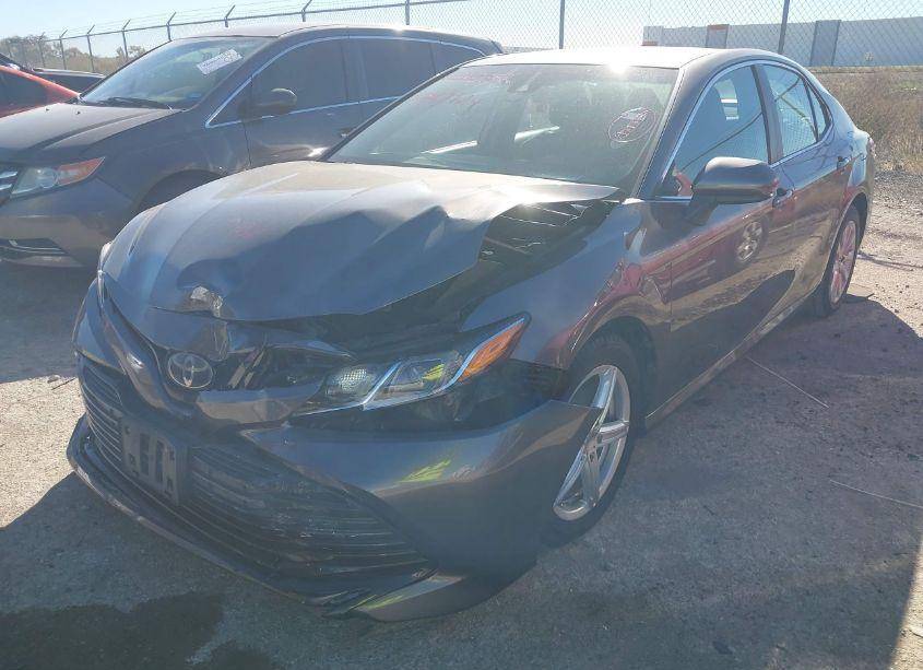 Photo 6 of 2018 Toyota Camry LE (VIN 4T1B11HK5JU528690)