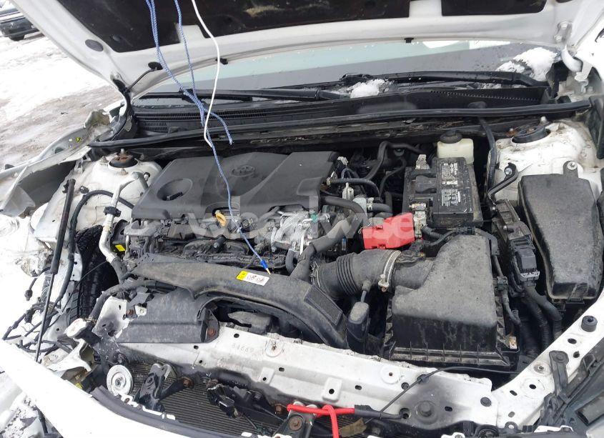 Photo 10 of 2018 Toyota Camry SE (VIN 4T1B11HK5JU530651)