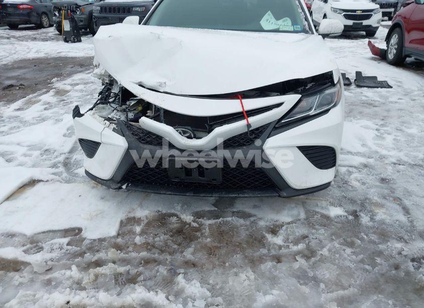 Photo 12 of 2018 Toyota Camry SE (VIN 4T1B11HK5JU530651)