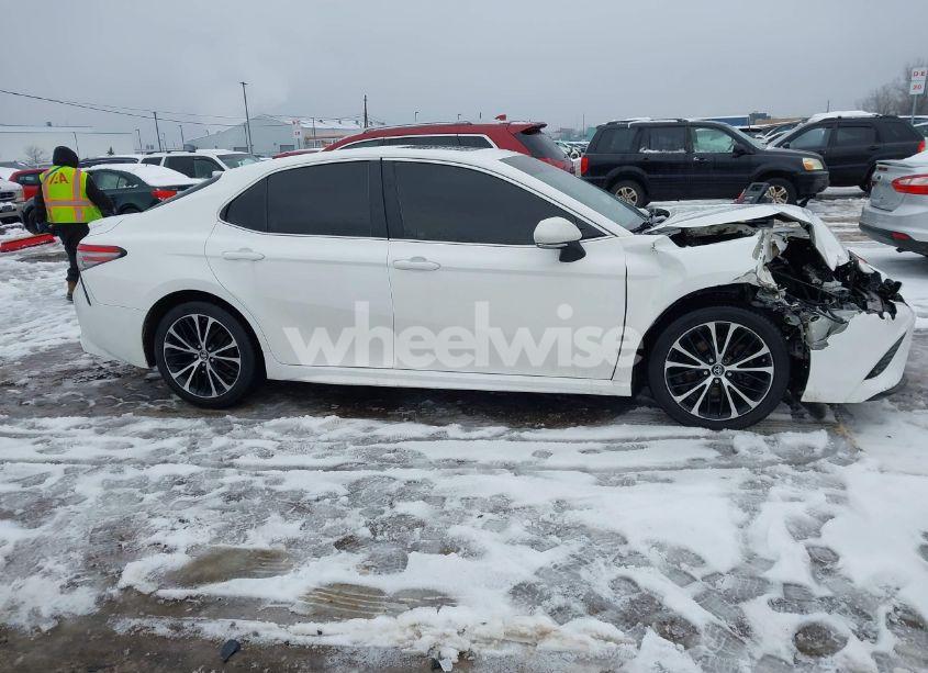 Photo 13 of 2018 Toyota Camry SE (VIN 4T1B11HK5JU530651)