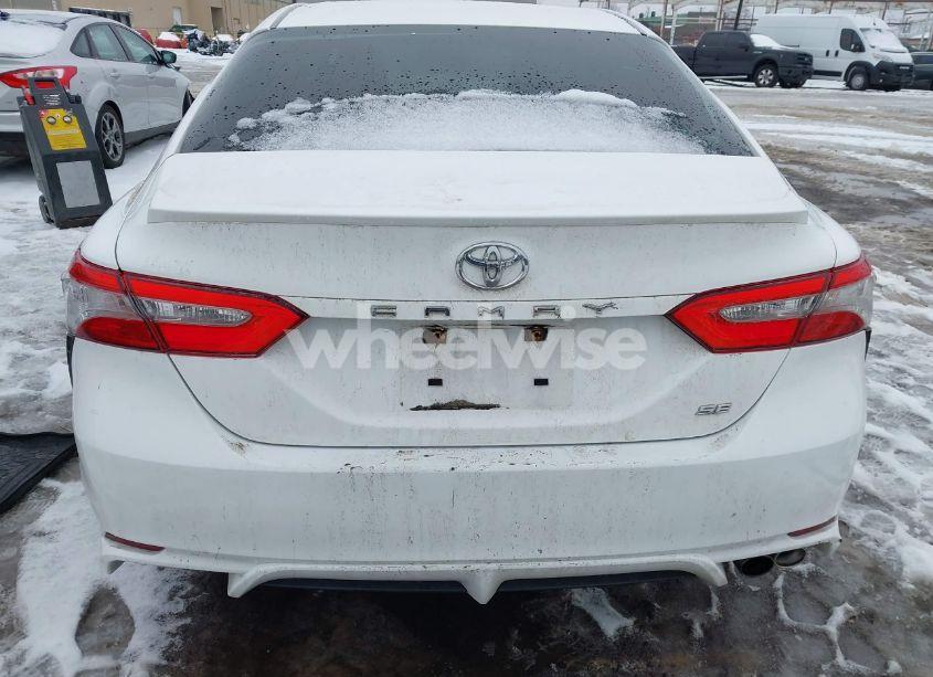 Photo 16 of 2018 Toyota Camry SE (VIN 4T1B11HK5JU530651)
