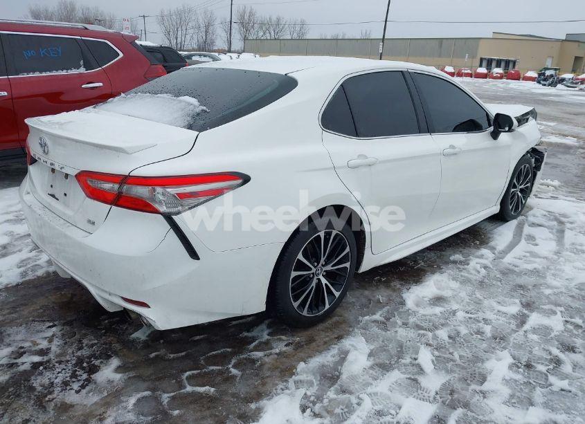 Photo 4 of 2018 Toyota Camry SE (VIN 4T1B11HK5JU530651)