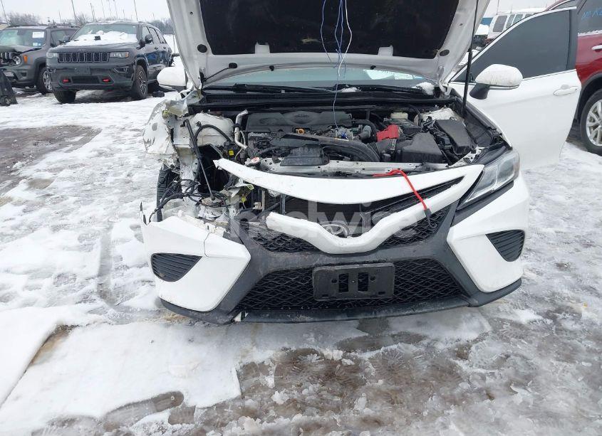 Photo 6 of 2018 Toyota Camry SE (VIN 4T1B11HK5JU530651)