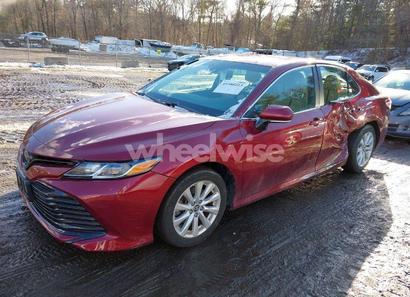 Photo 2 of 2018 Toyota Camry LE (VIN 4T1B11HK5JU542279)