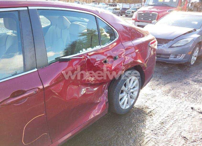 Photo 6 of 2018 Toyota Camry LE (VIN 4T1B11HK5JU542279)