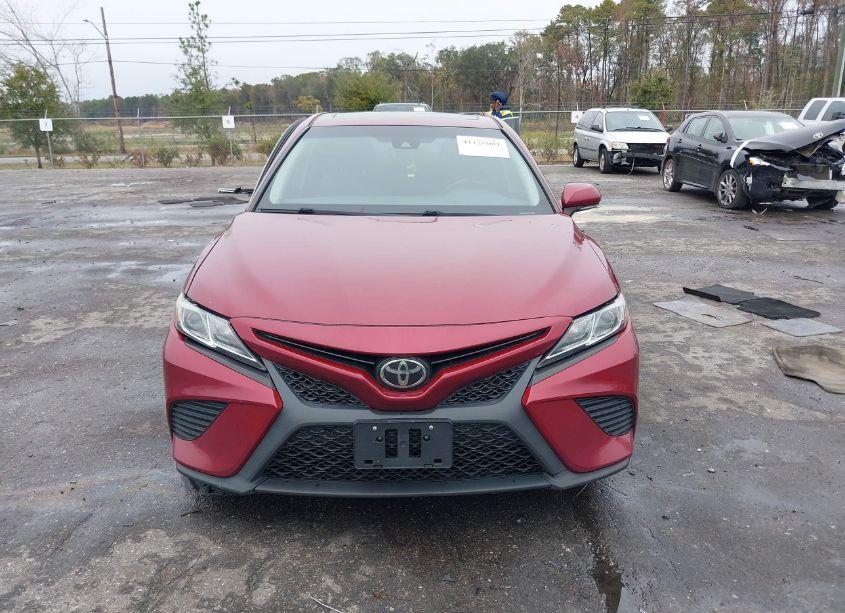 Photo 12 of 2018 Toyota Camry SE (VIN 4T1B11HK5JU543187)