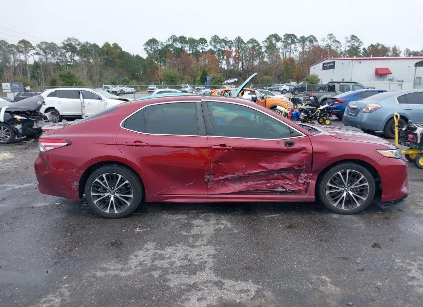 Photo 13 of 2018 Toyota Camry SE (VIN 4T1B11HK5JU543187)