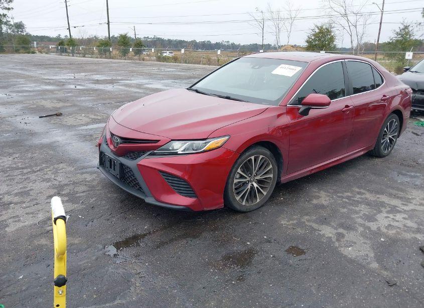 Photo 2 of 2018 Toyota Camry SE (VIN 4T1B11HK5JU543187)
