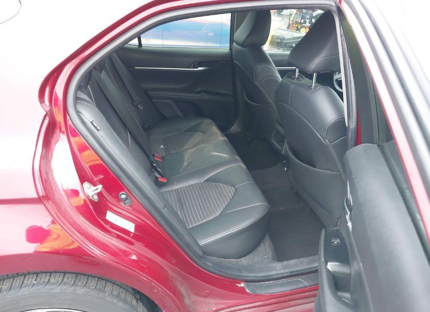 Photo 8 of 2018 Toyota Camry SE (VIN 4T1B11HK5JU543187)