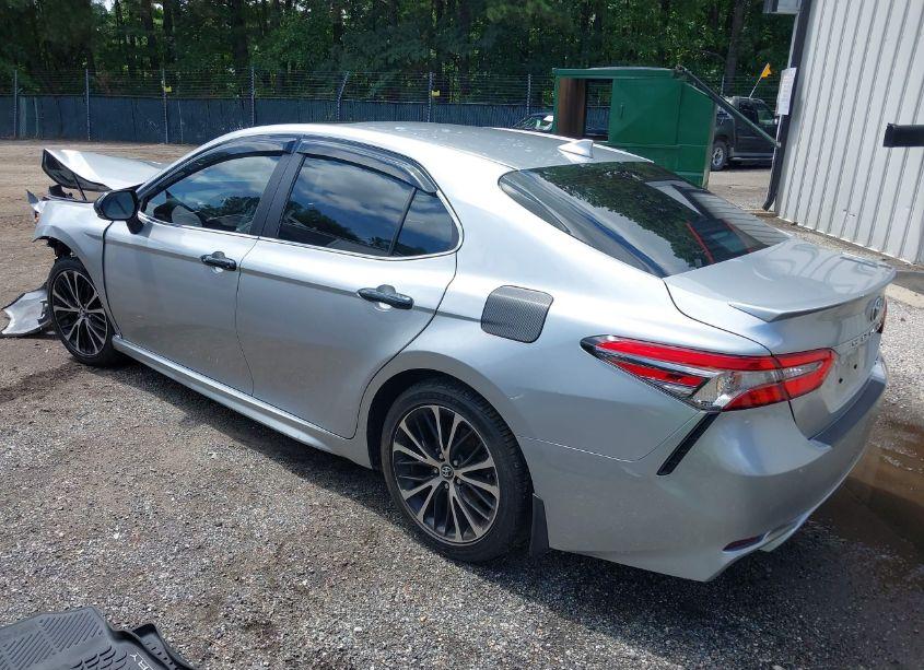 Photo 3 of 2018 Toyota Camry SE (VIN 4T1B11HK5JU551449)